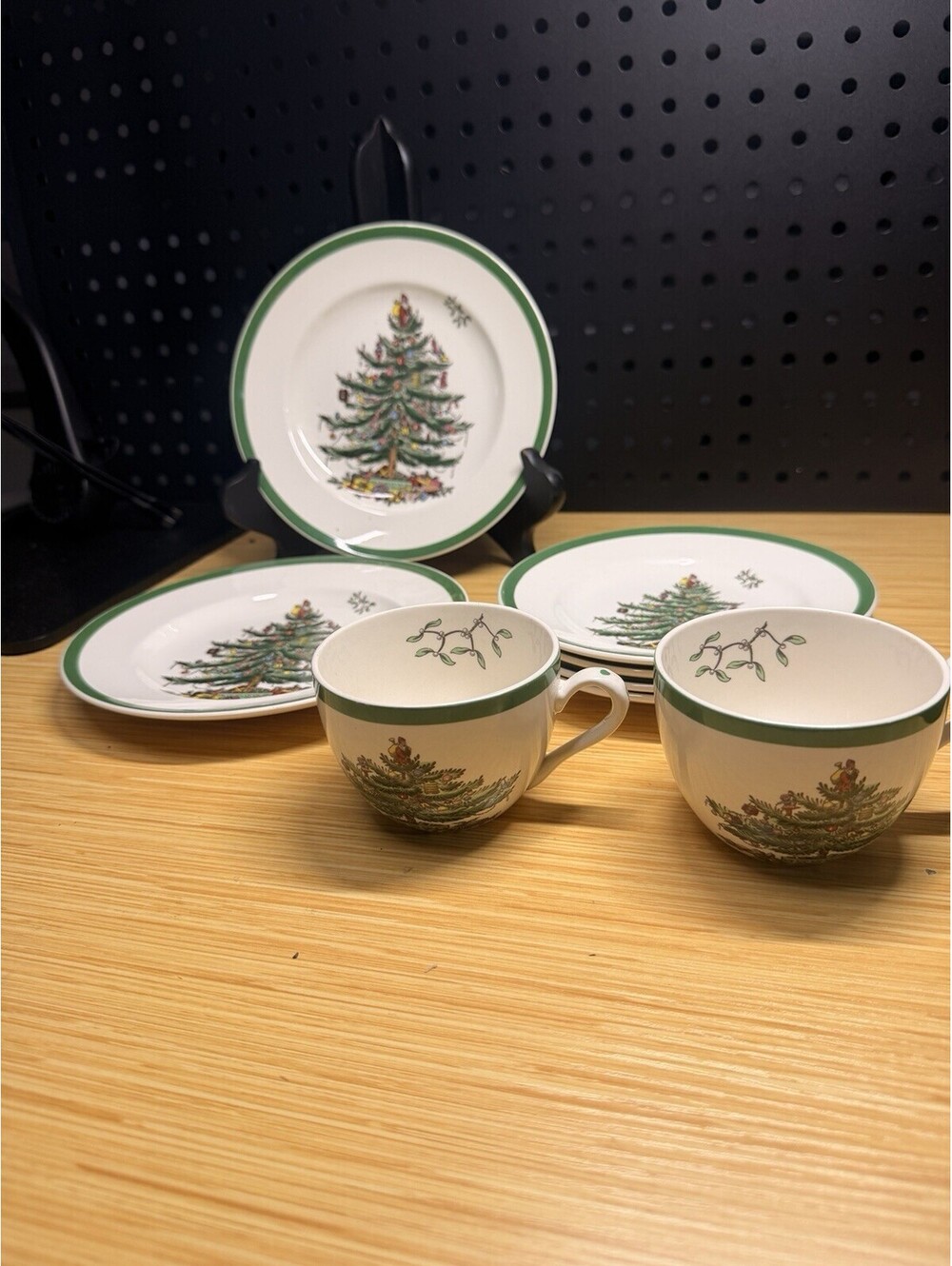 Spode Christmas Tree Teacups Saucers plates Lot of 8 Made In England Vintage